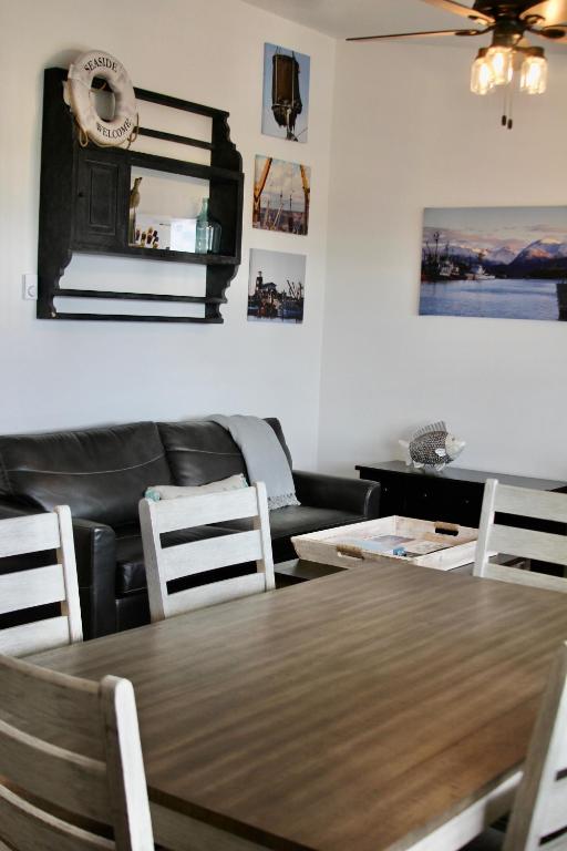 Seafarer Suites photo