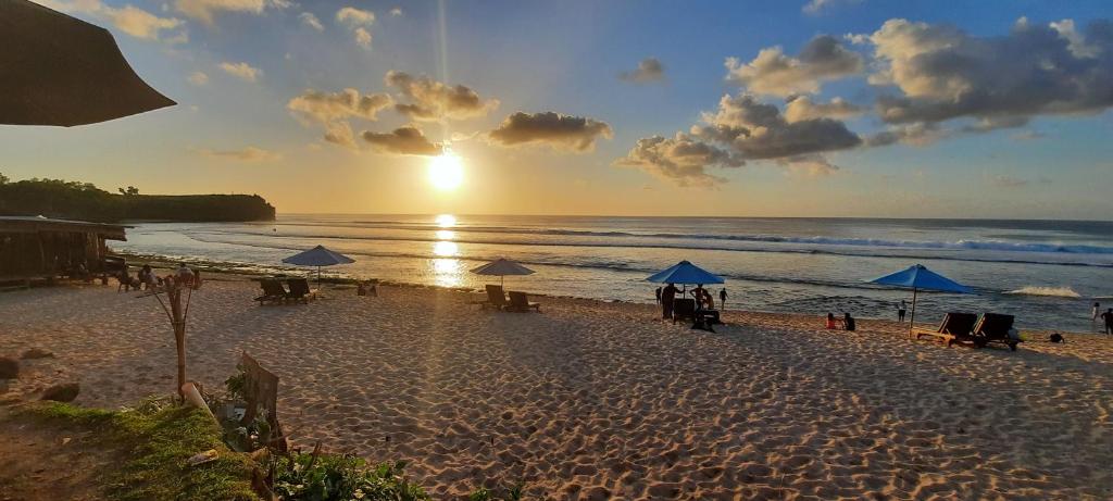 Uluwatu Sunrise photo