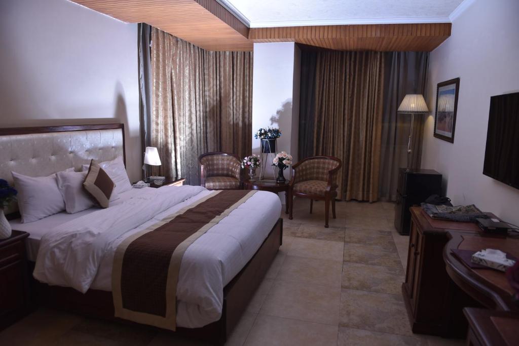 Shalimar Tower Hotel Lahore photo