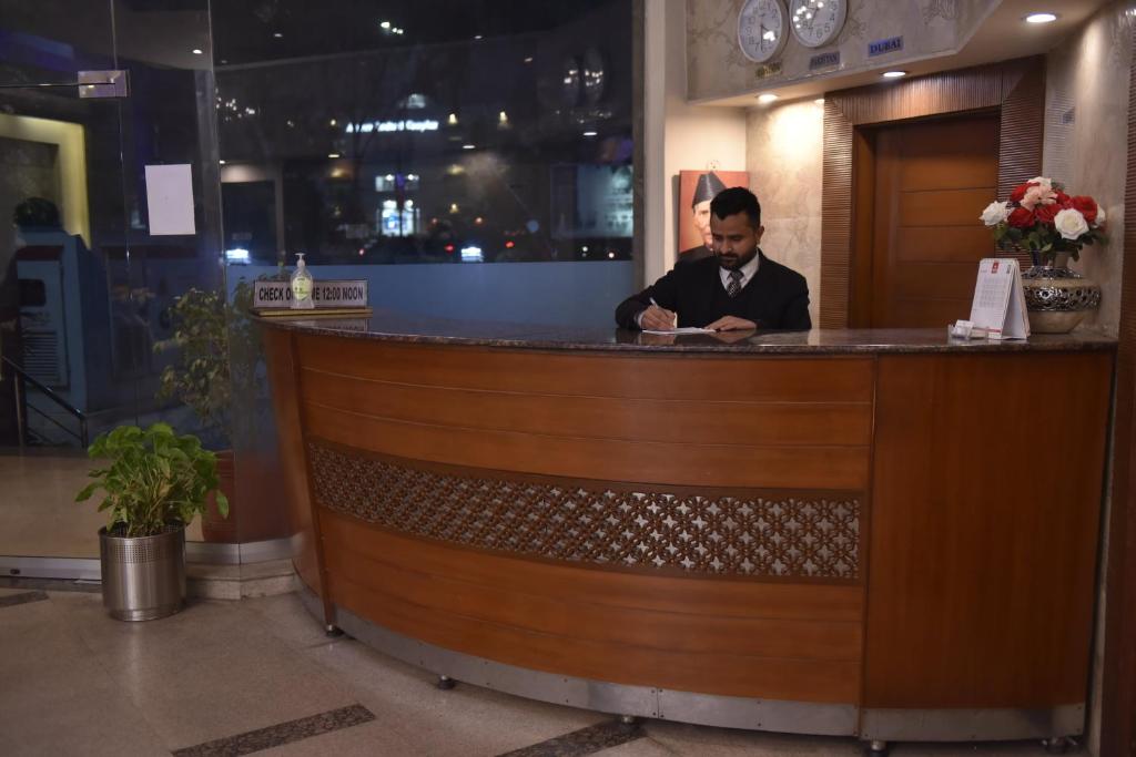 Shalimar Tower Hotel Lahore photo