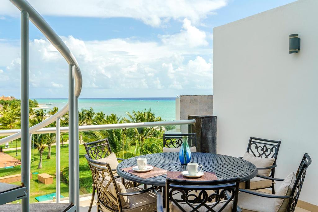 Luxury Condos at Mareazul Beachfront Complex with Resort-Style Amenities - 5