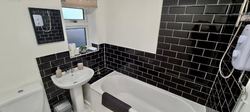 ✪ Spacious Luxury 2-bed w/ parking & garden photo