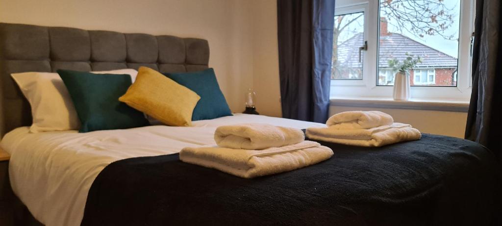 ✪ Spacious Luxury 2-bed w/ parking & garden photo