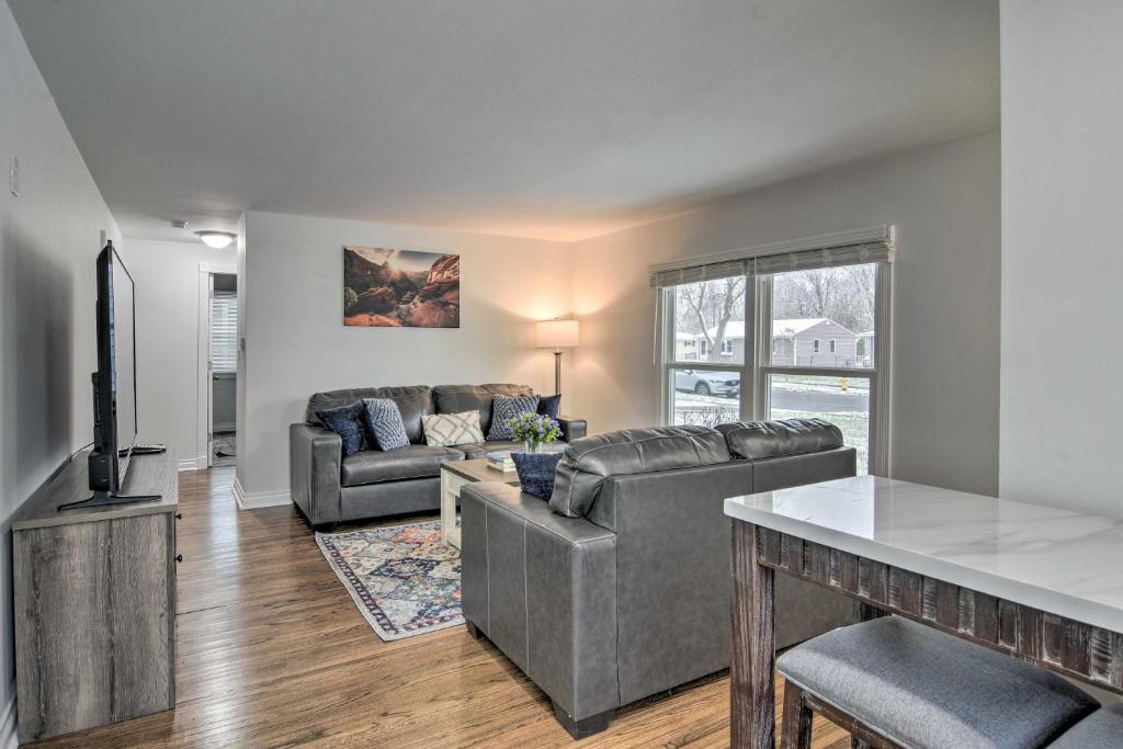 Serene Buffalo Dwelling with Backyard BBQ Patio — Hotel in Buffalo (NY)