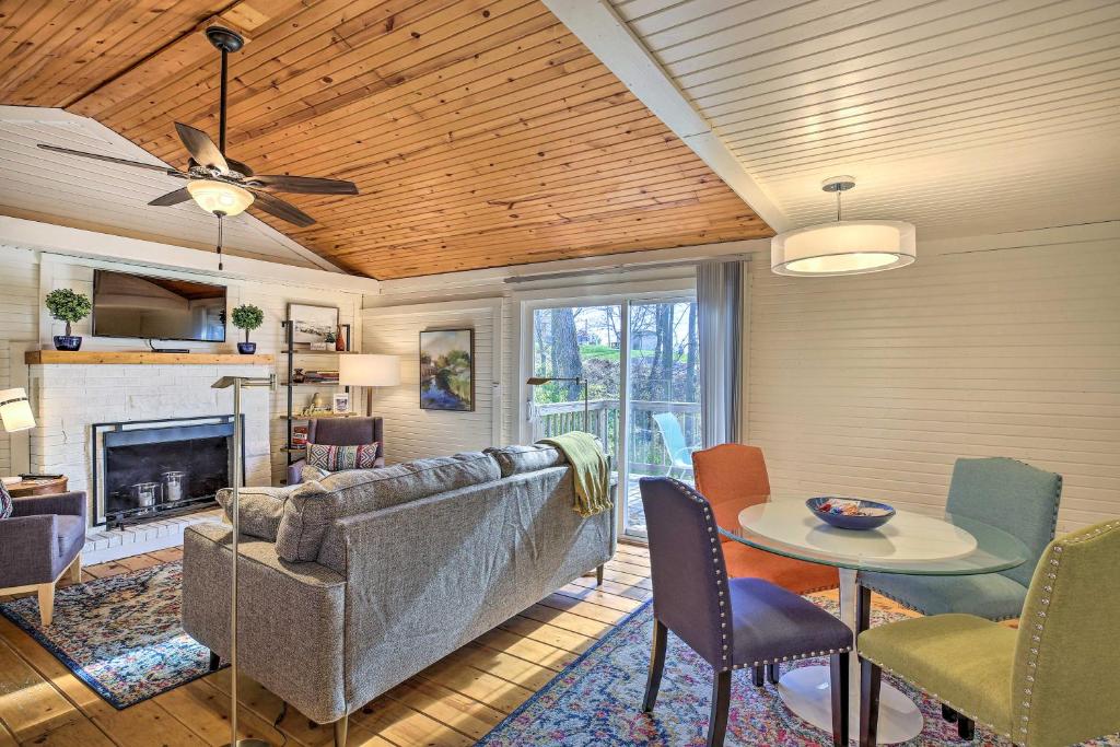 Sunny Hill Cottage Dry Ridge Escape with Deck! photo