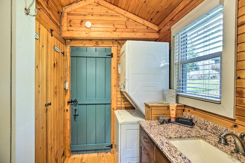 Sunny Hill Cottage Dry Ridge Escape with Deck! photo