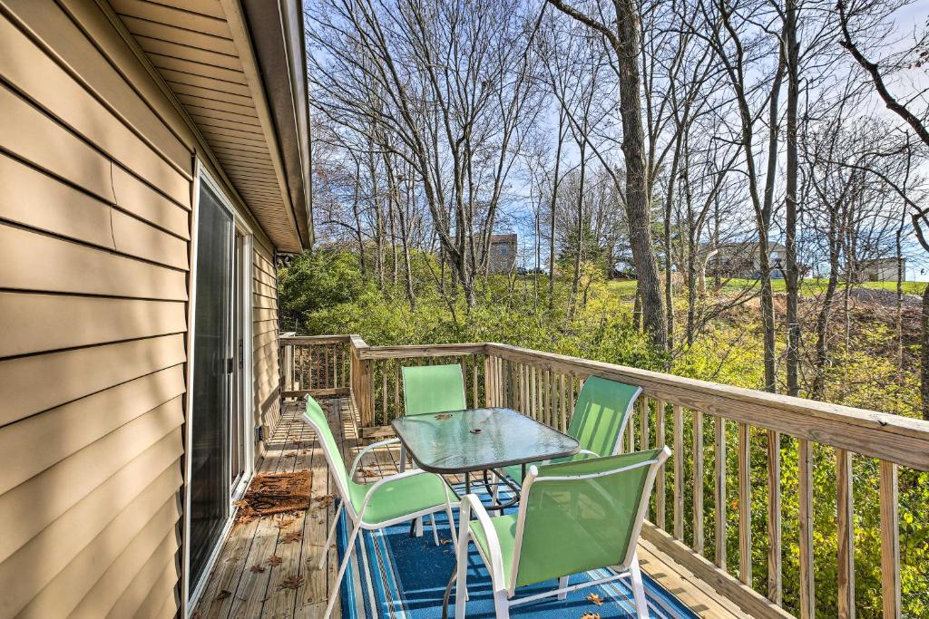 Sunny Hill Cottage Dry Ridge Escape with Deck! photo