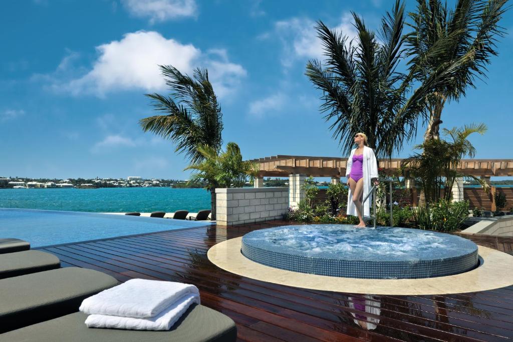 スイミングプール