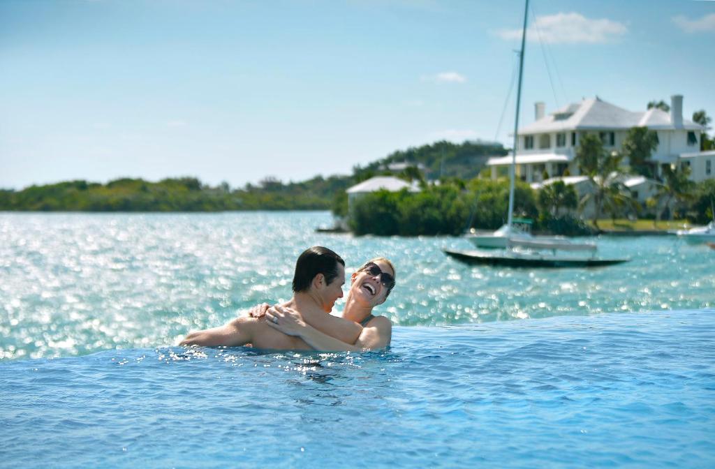 スイミングプール