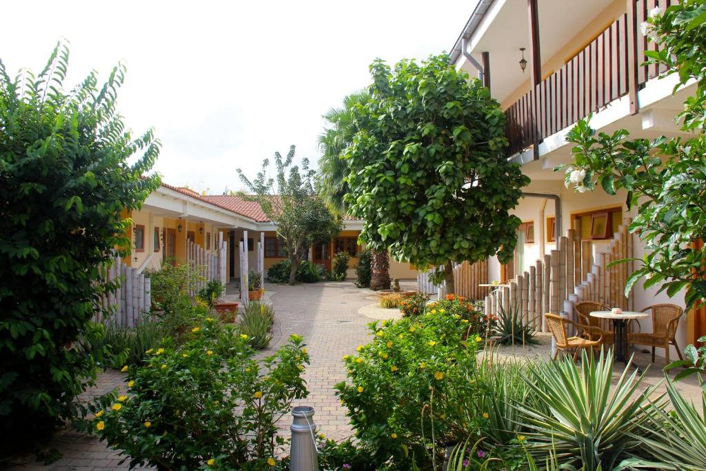 Exterior view, Camacuri Apartments in Oranjestad
