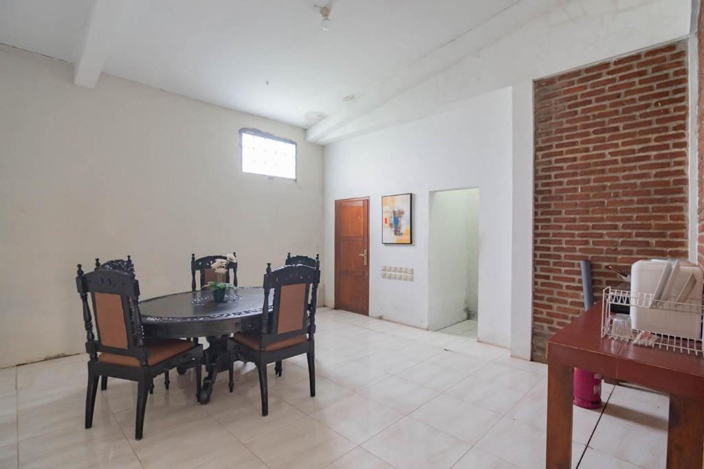 RedDoorz near Kampung Gajah 2