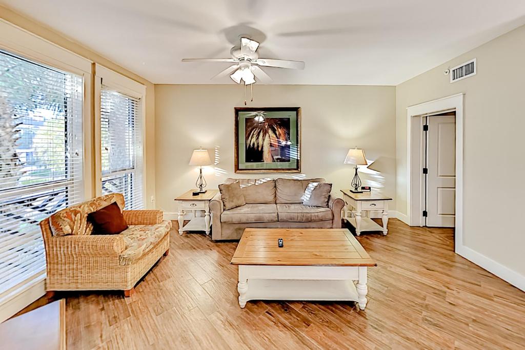 Baytowne Wharf - Pilot House #408, Destin