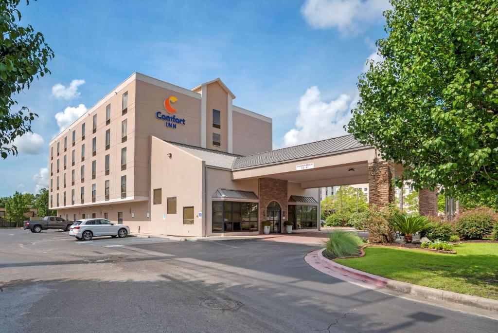 Hotels near Baton Rouge Ryan airport (BTR), Howell.