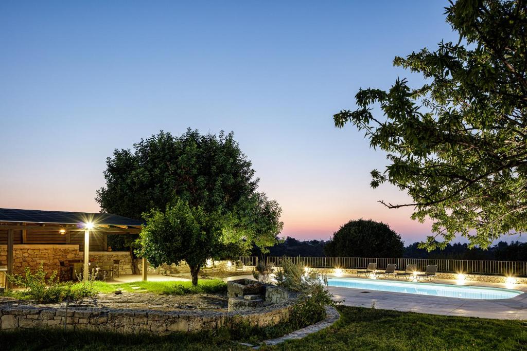 Mithonies Villa with Private Pool & BBQ By ThinkVilla 전경