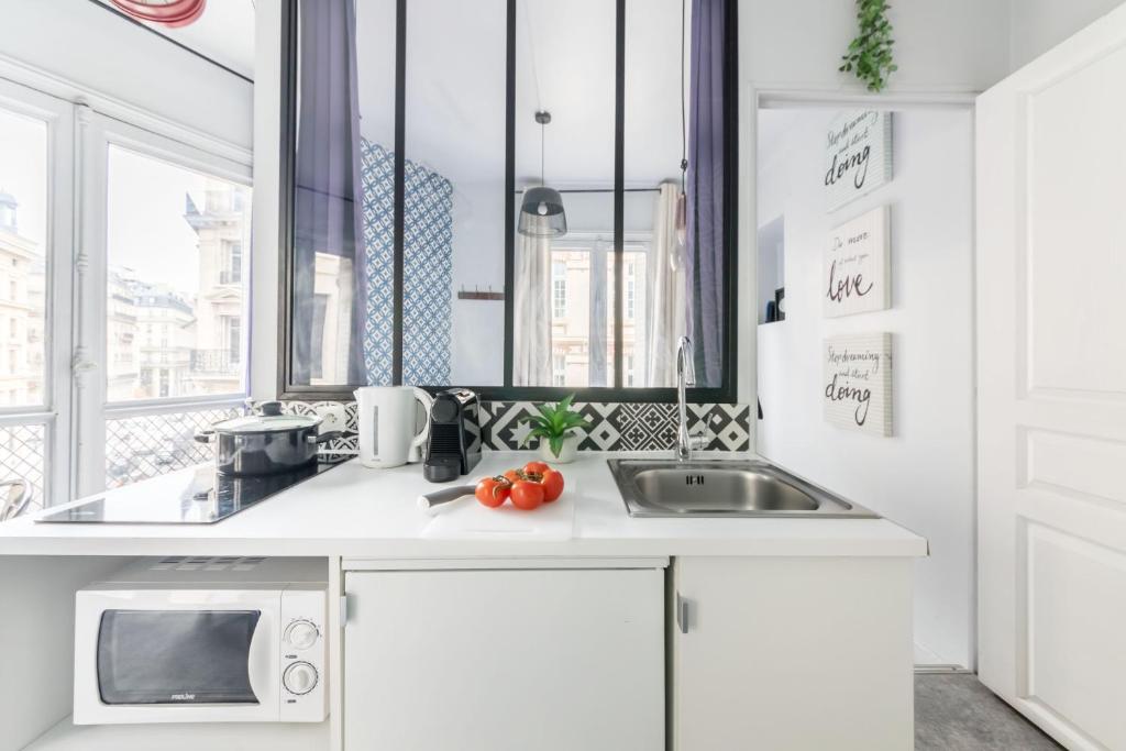 Kitchen, Apartment WS Louvre - Etienne Marcel in Paris