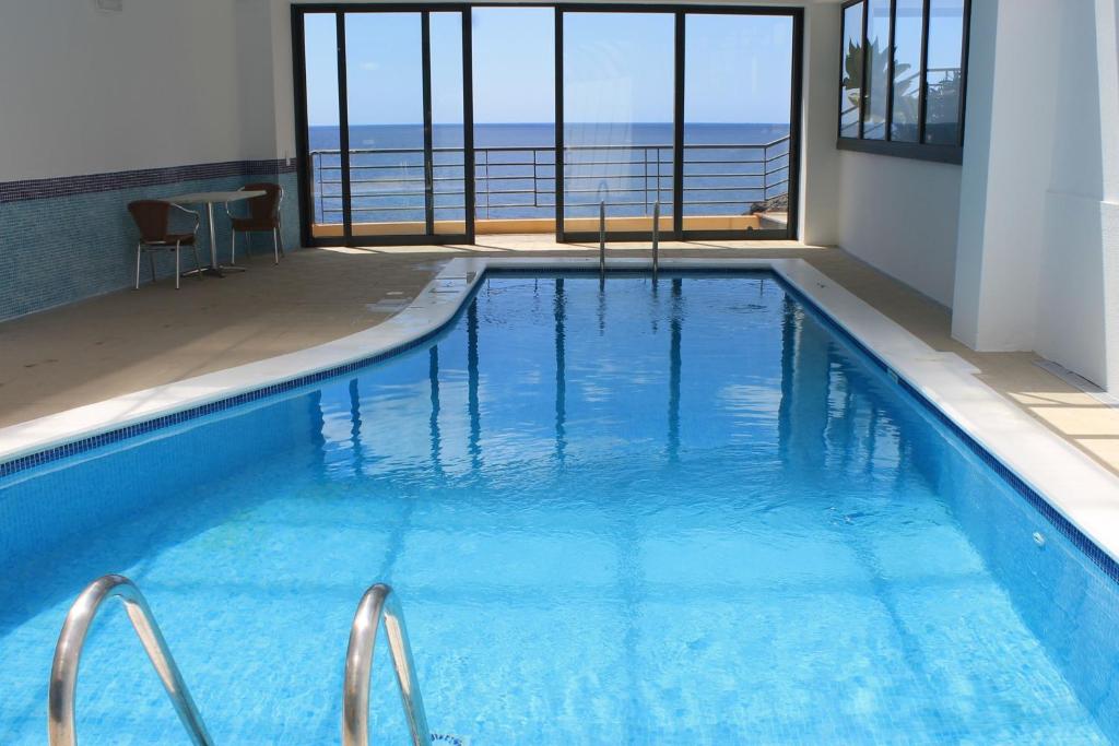 Hotel Cais da Oliveira — Swimming pool in Caniço, Madeira
