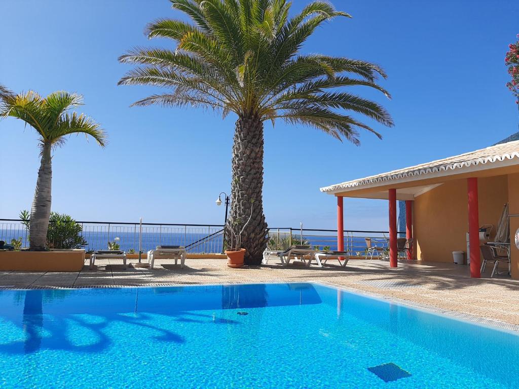 Hotel Cais da Oliveira — Swimming pool in Caniço, Madeira