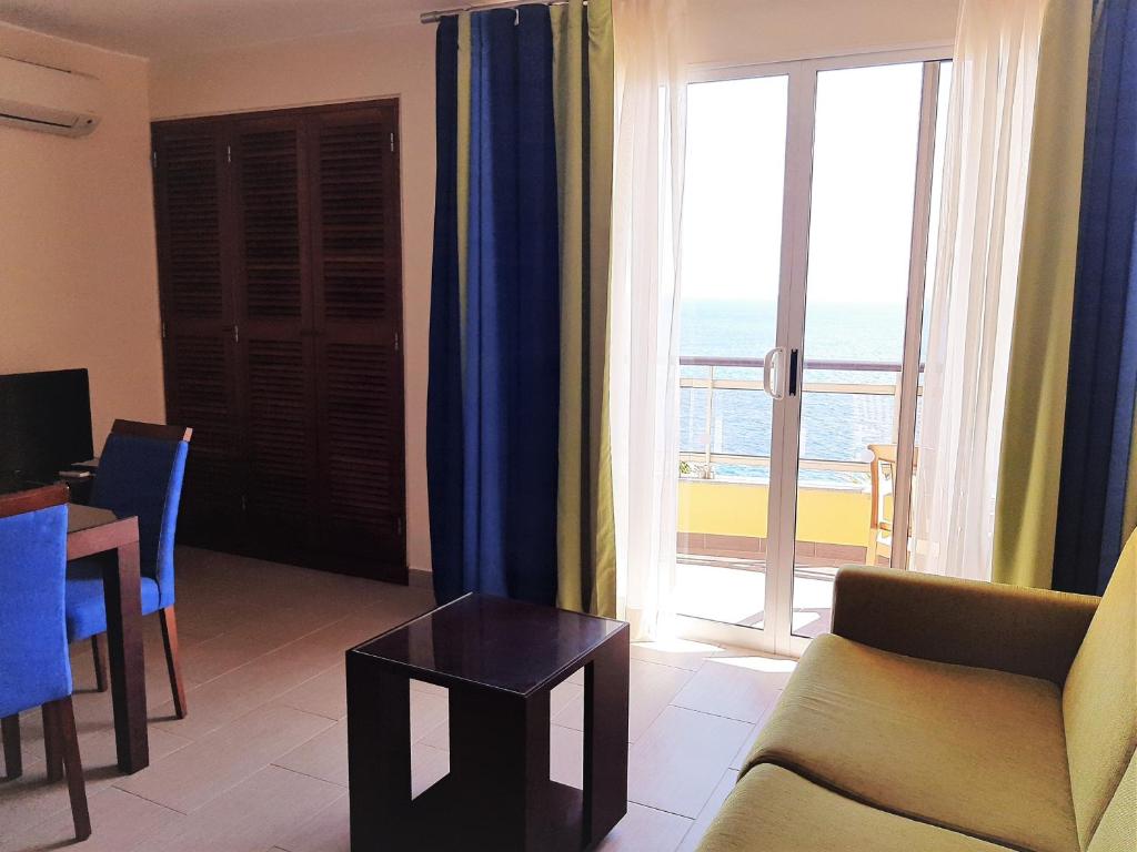 Hotel Cais da Oliveira — Hotel rooms in Caniço, Madeira