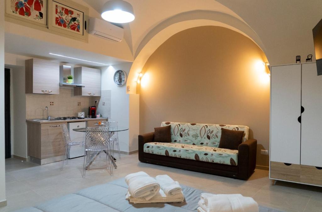 AD UN PASSO DAL CENTRO, Katánie