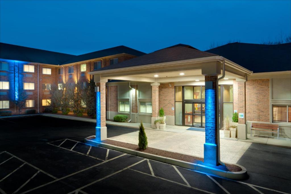 Holiday Inn Express & Suites Smithfield - Providence photo
