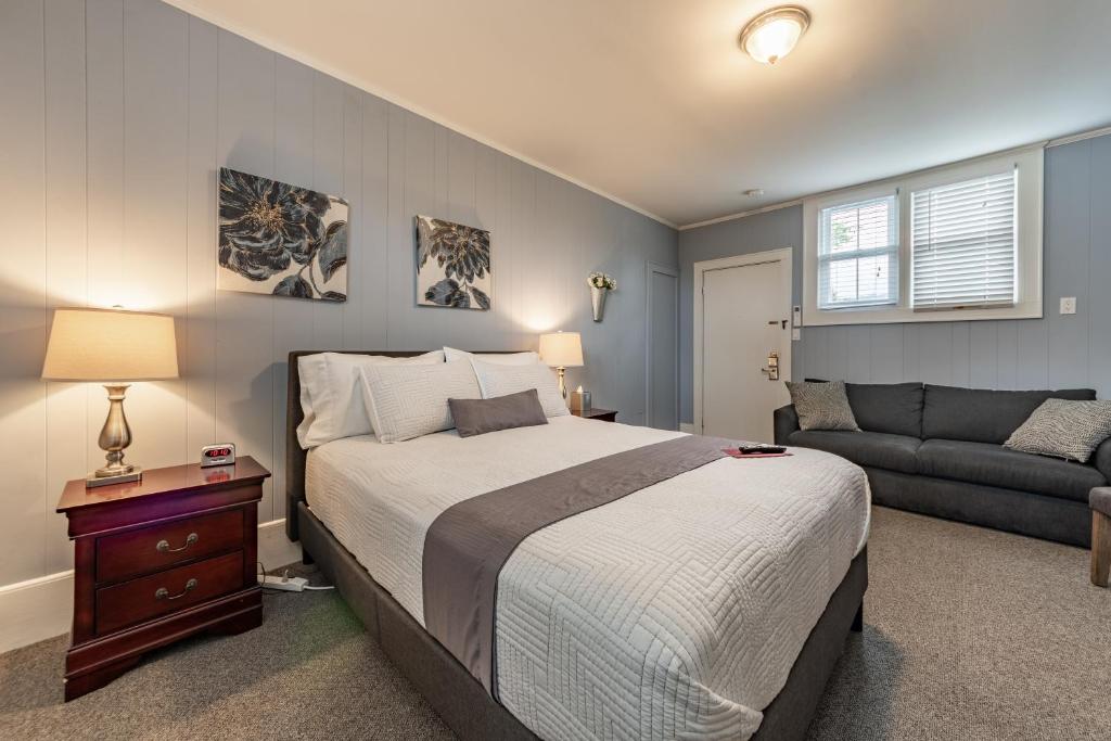 Homestead Inn photo