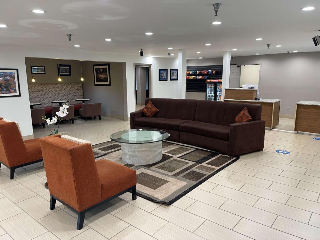 SureStay Plus by Best Western Durham Medical Center フロント・ロビー