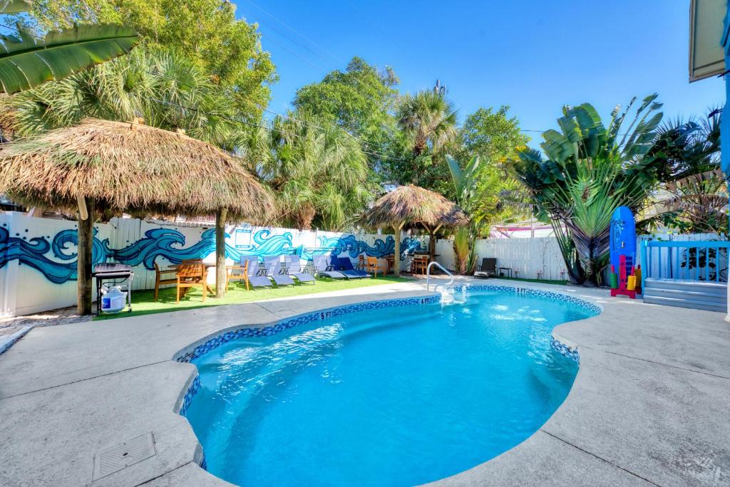 Pink Flamingo Unit, Steps to Beach, Siesta Key Village & Pet-Friendly, Siesta Key