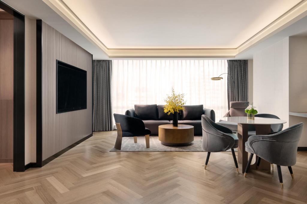 Shared lounge/TV area, Pullman Shanghai Central - In XinTianDi & Yu Garden Area in Shanghai