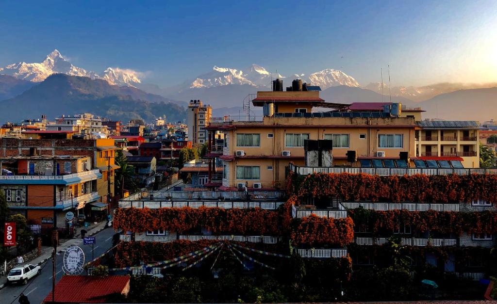 Hotel Yeti photo