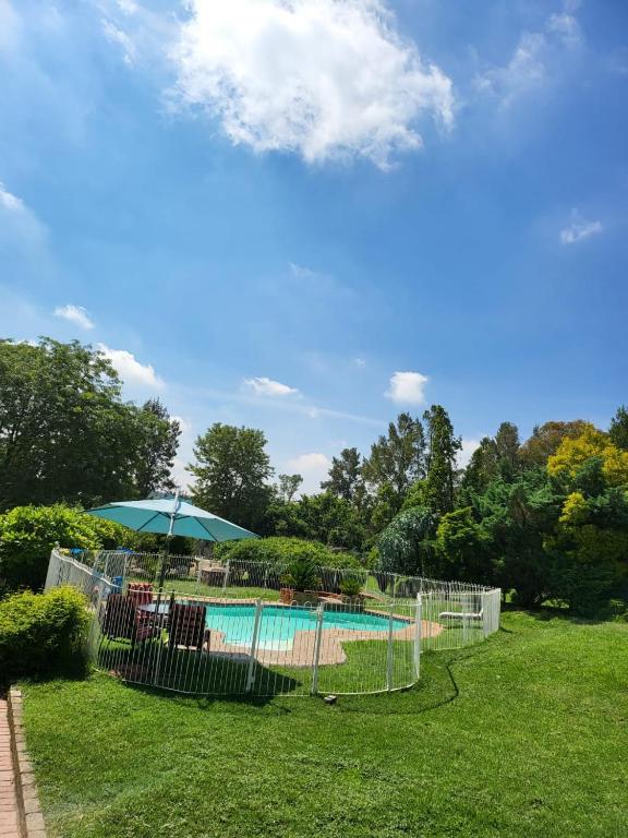 Rural feeling Self Catering Next door to Sandton photo