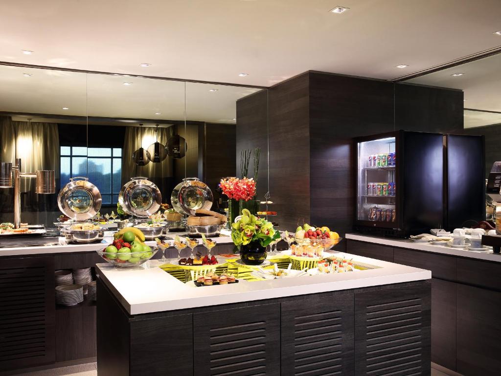 Singapore Rendezvous Hotel Singapore by Far East Hospitality dining