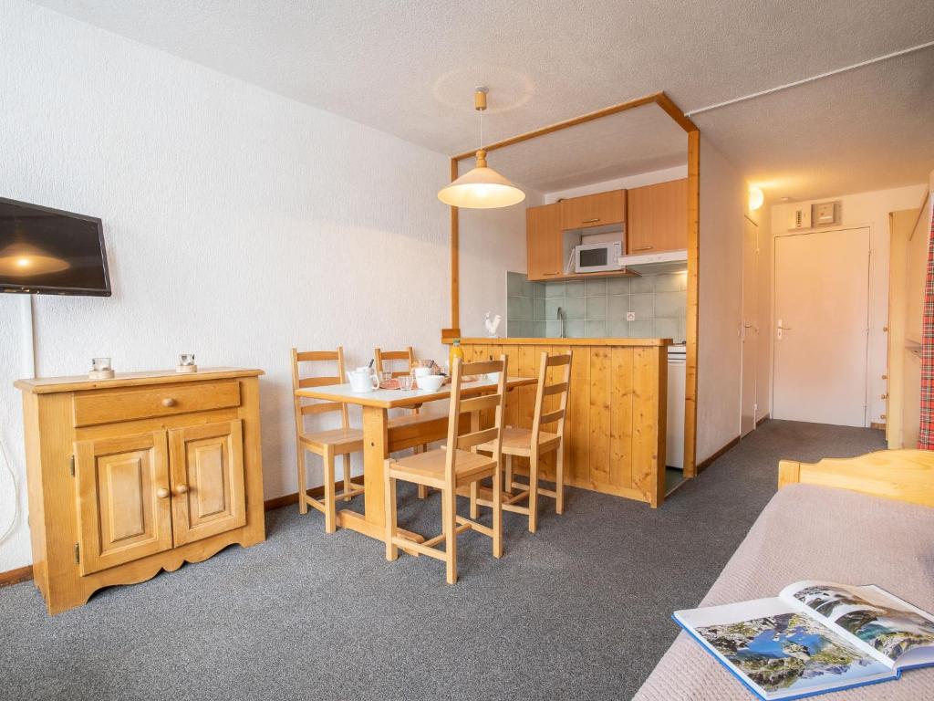 Apartment Grandes Platières II-12 by Interhome - 3