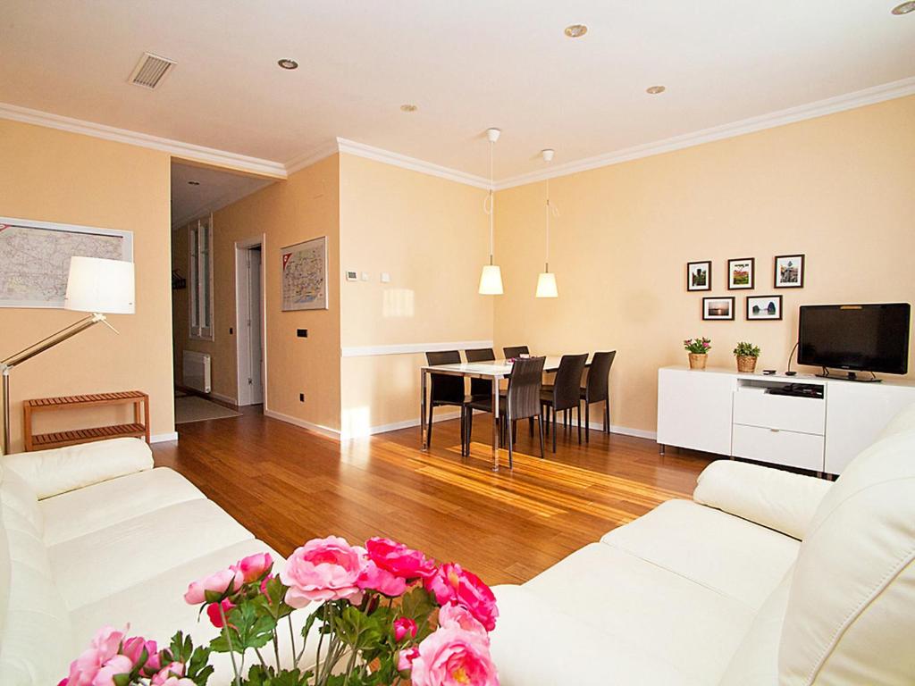 Apartment Eixample Esquerre Gran Via Balmes by Interhome - 2