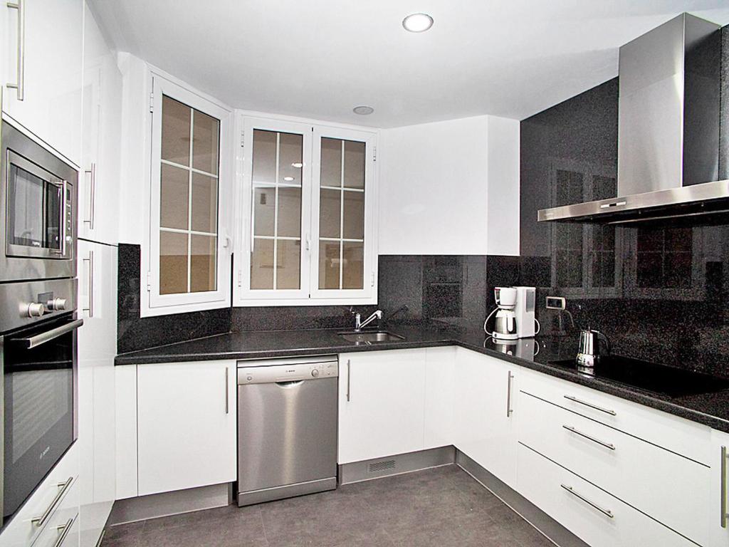 Apartment Eixample Esquerre Gran Via Balmes by Interhome - 3