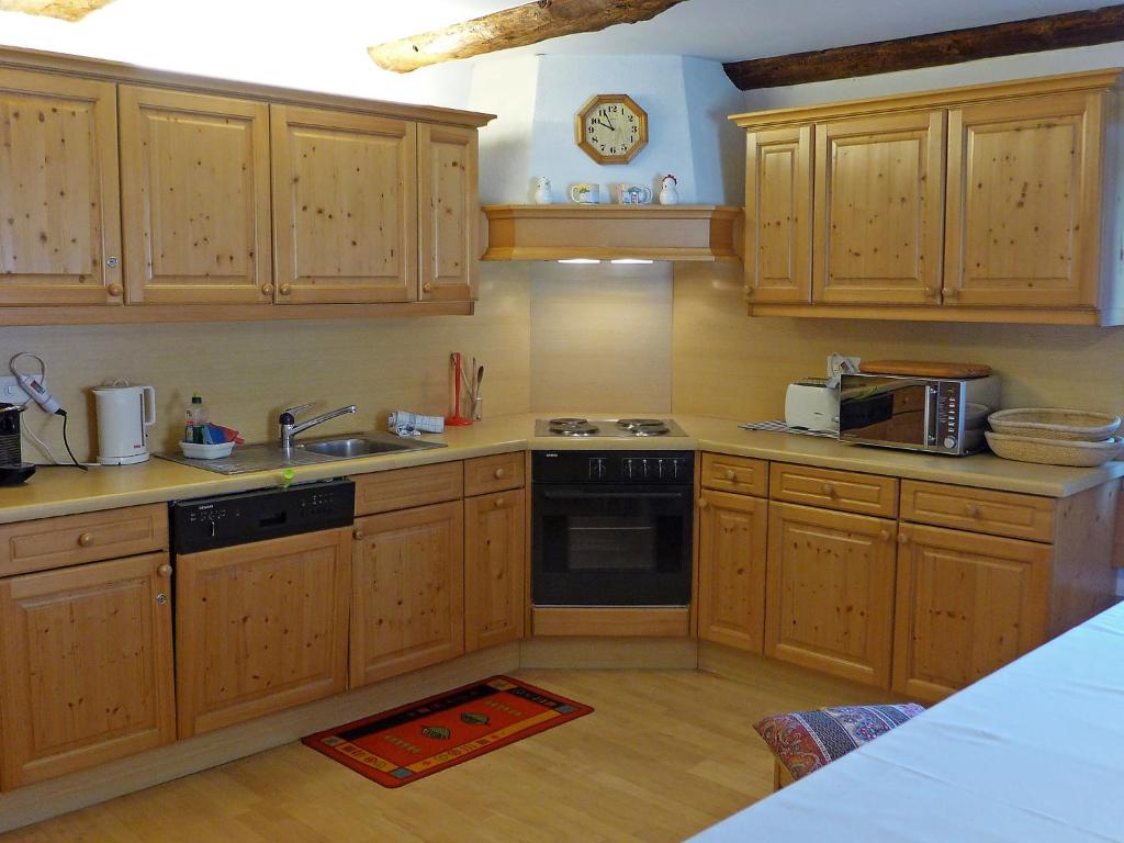 Apartment Chesa Frizzoni by Interhome - 3