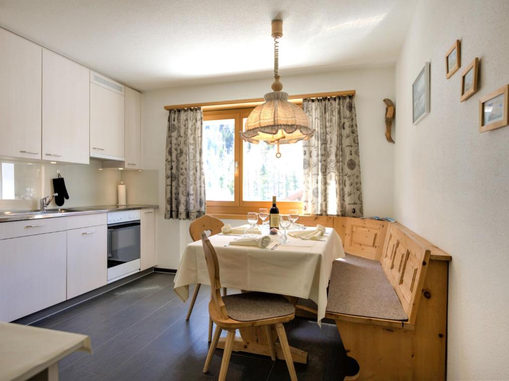 Apartment Chesa Islas by Interhome - 2