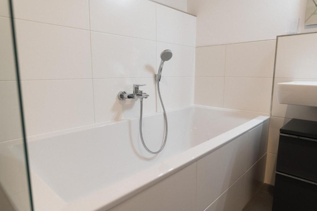 Ferienwohnung Bergsonne mit Sonnenbalkon und Tiefgaragen Parkplatz - 3
