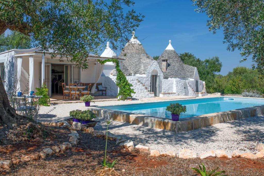 TRULLO TIPOTA with private pool, Ceglie Messapica