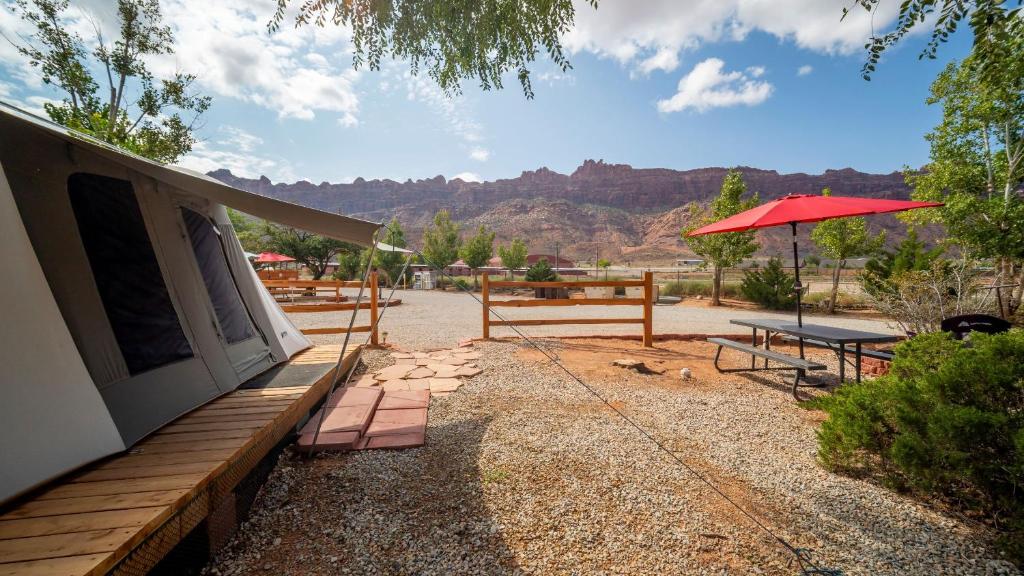 FunStays Glamping Setup Tent in RV Park 1 OKT1, Camping Moab