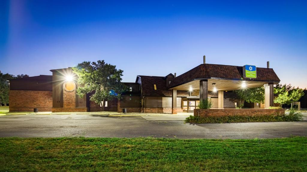 Bliss Point Inn &amp; Suites — Hotel in New Buffalo (MI)