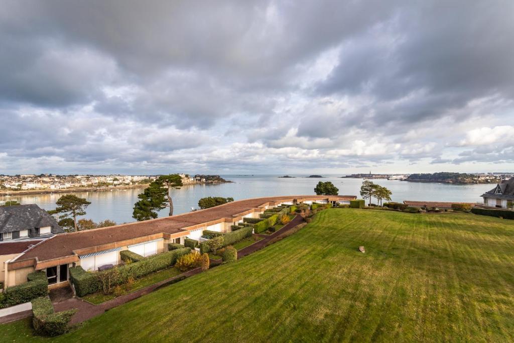 HEOL - appartement 2 chambres - vue mer et parking, Dinard