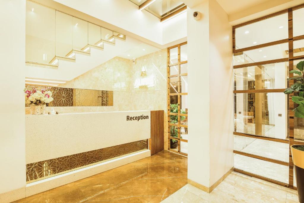 Hotel Auris photo