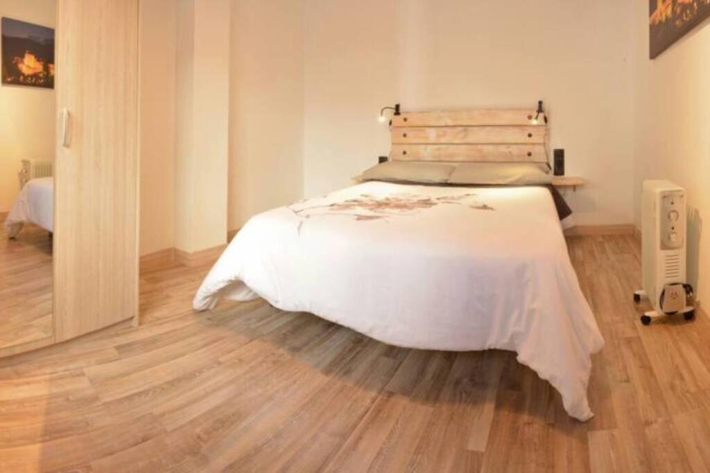 BONITO AP CENTRICO PATIO WIFI PARKING GRATIS. — Hotel in Granada
