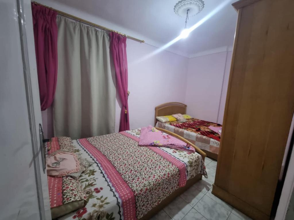 Sea view flat for FAMILY ONLY in Miami 전경