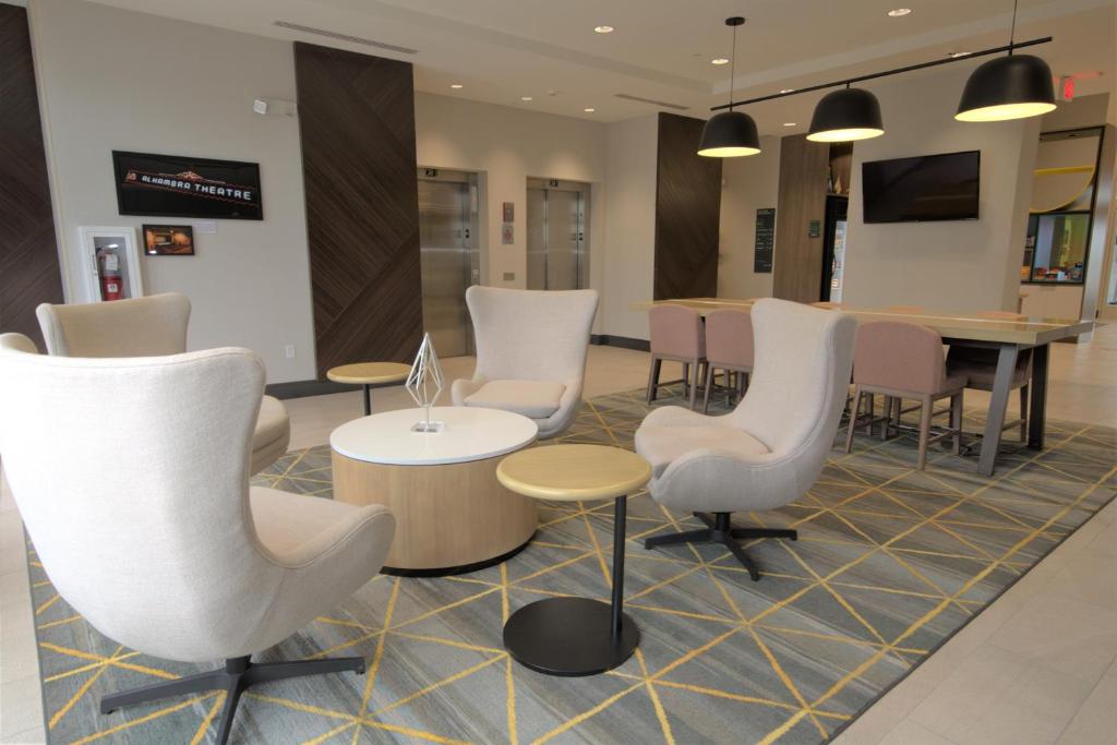 Holiday Inn Hotel and Suites Hopkinsville - Convention Ctr photo