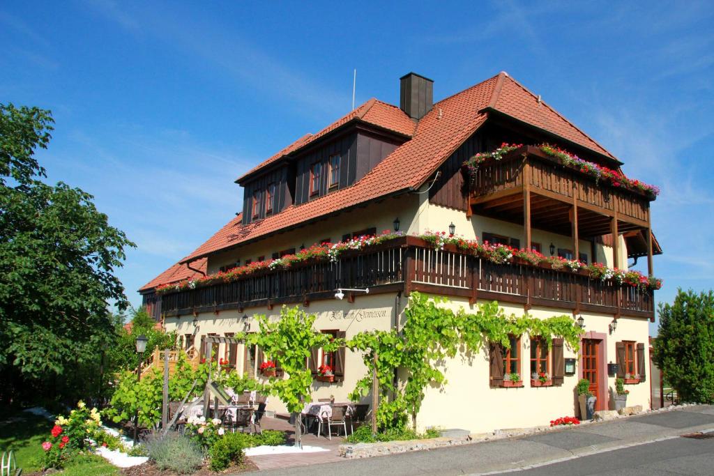 Exterior view, Hotel & Gasthof zum Rodelseer Schwan in Rodelsee