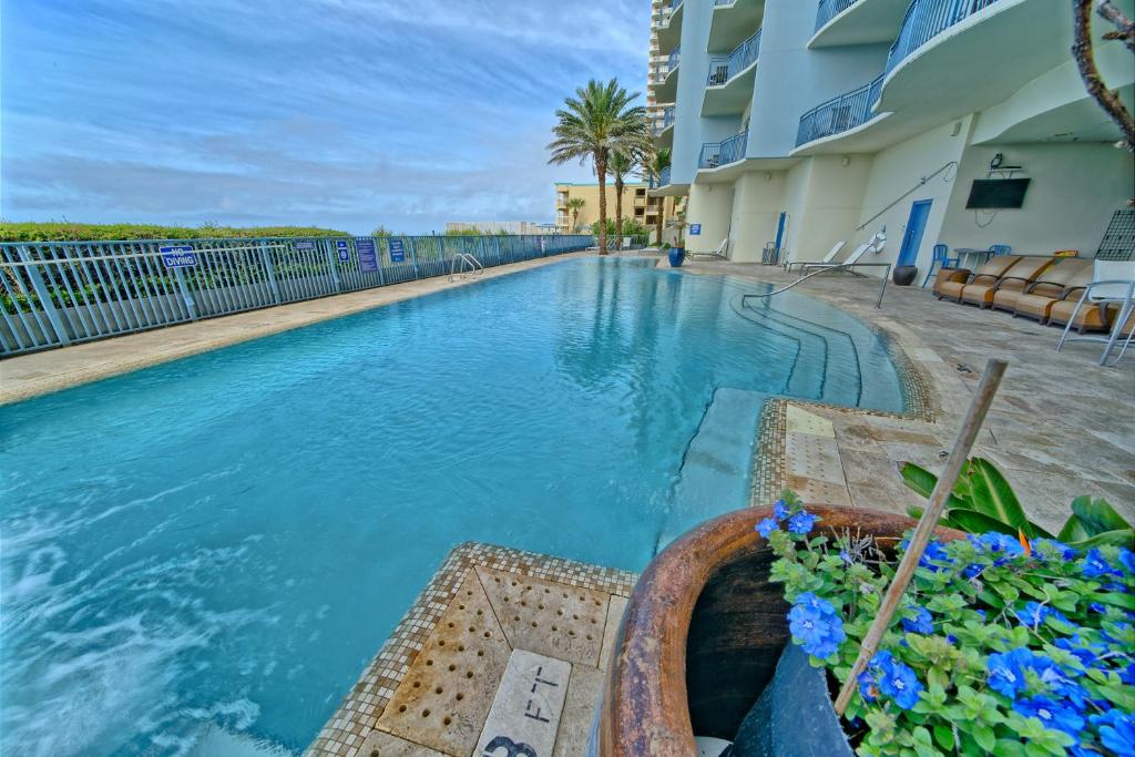 Cozy Beachfront One Bedroom Condo photo