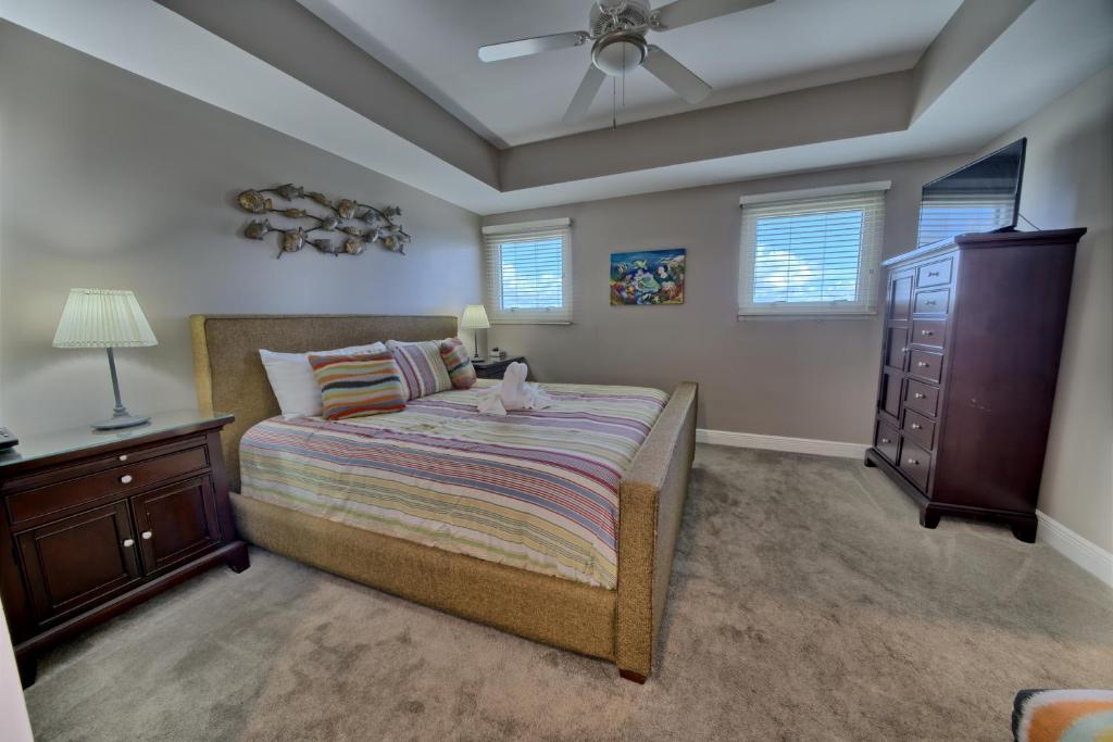 Cozy Beachfront One Bedroom Condo photo