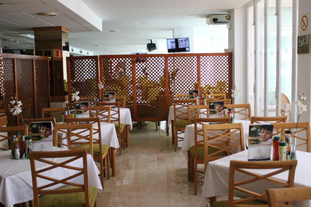 Globales Verdemar — Restaurant & bars in Santa Ponca, Balearic Islands
