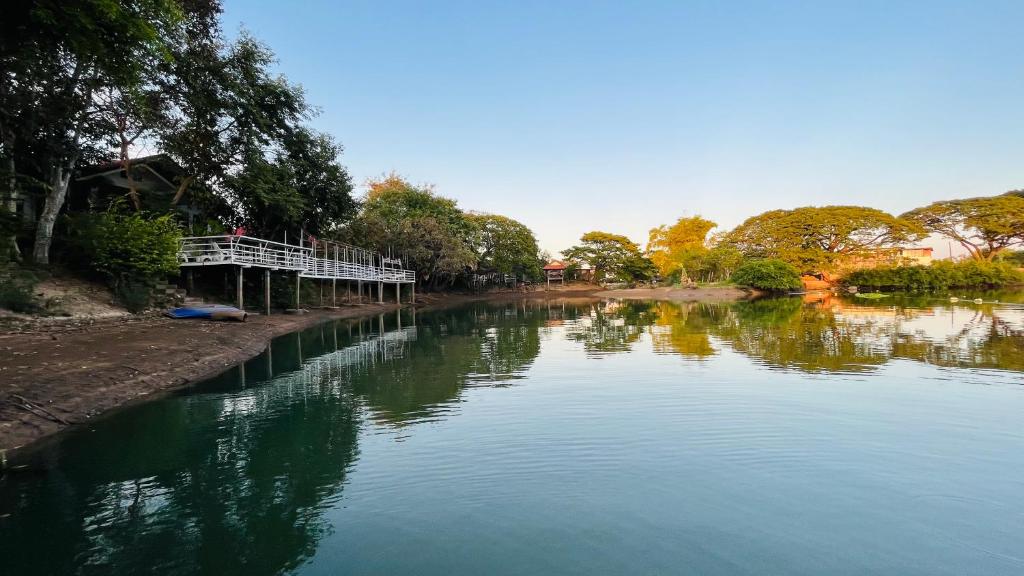 Moon River Resort Phimai photo